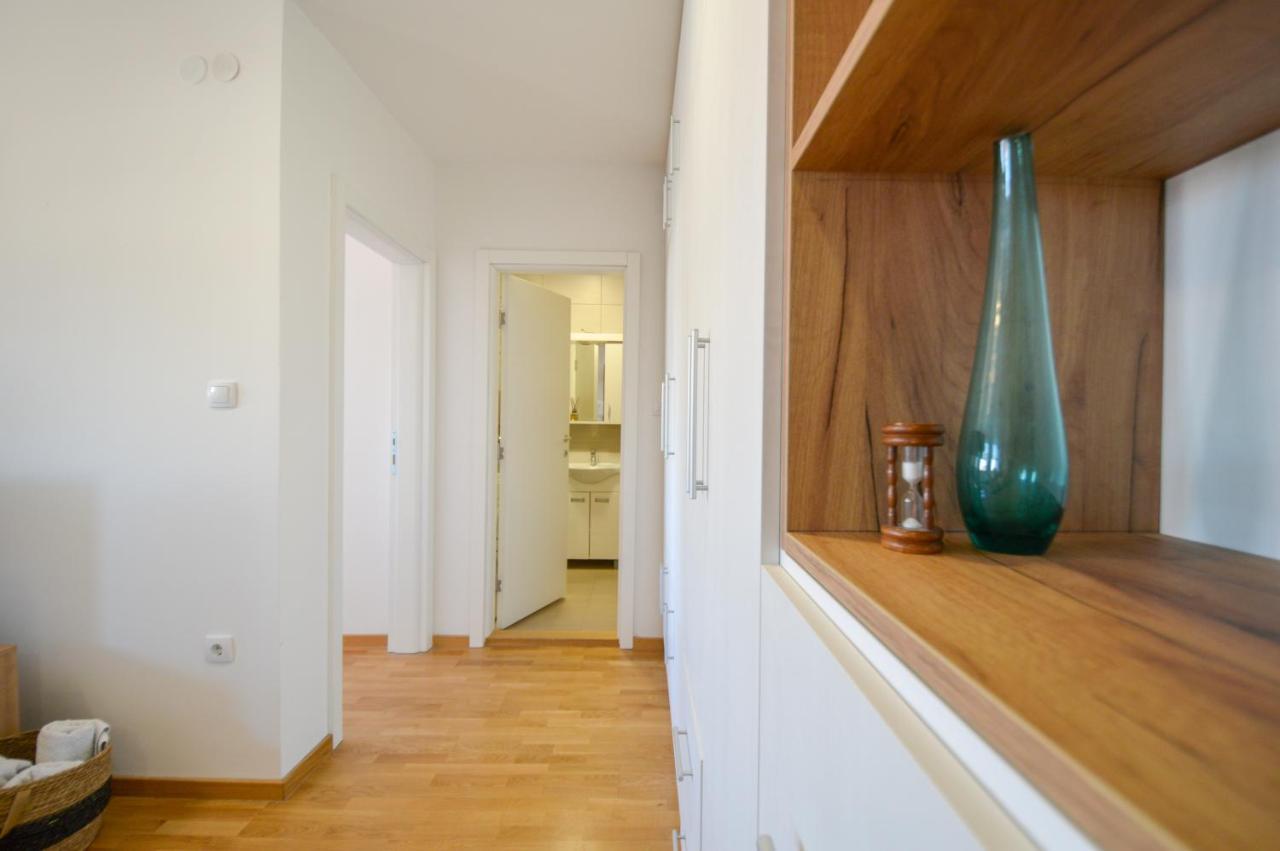 Shine24 - Spacious And Bright Apartment - New Нови-Сад Экстерьер фото