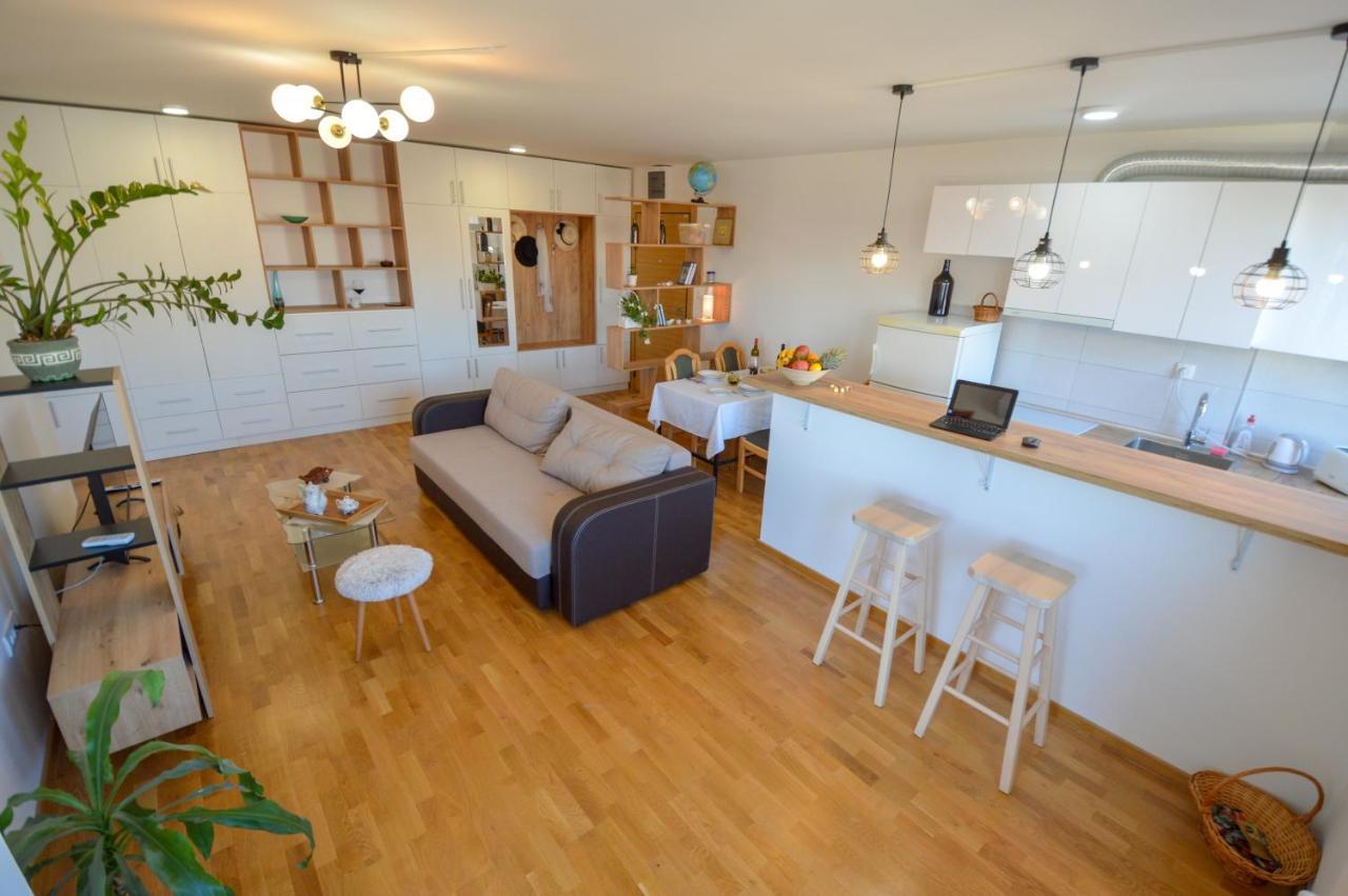 Shine24 - Spacious And Bright Apartment - New Нови-Сад Экстерьер фото