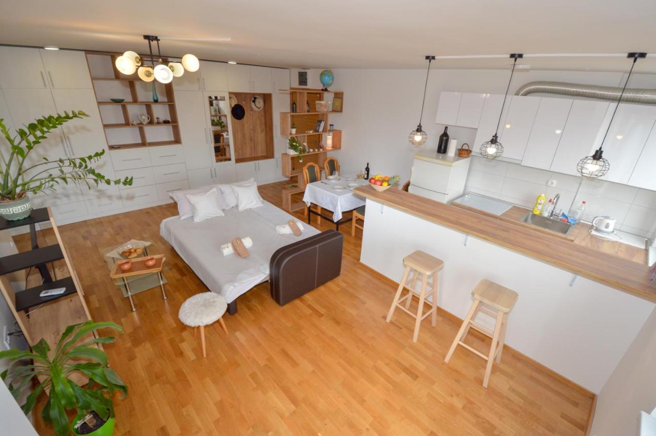 Shine24 - Spacious And Bright Apartment - New Нови-Сад Экстерьер фото