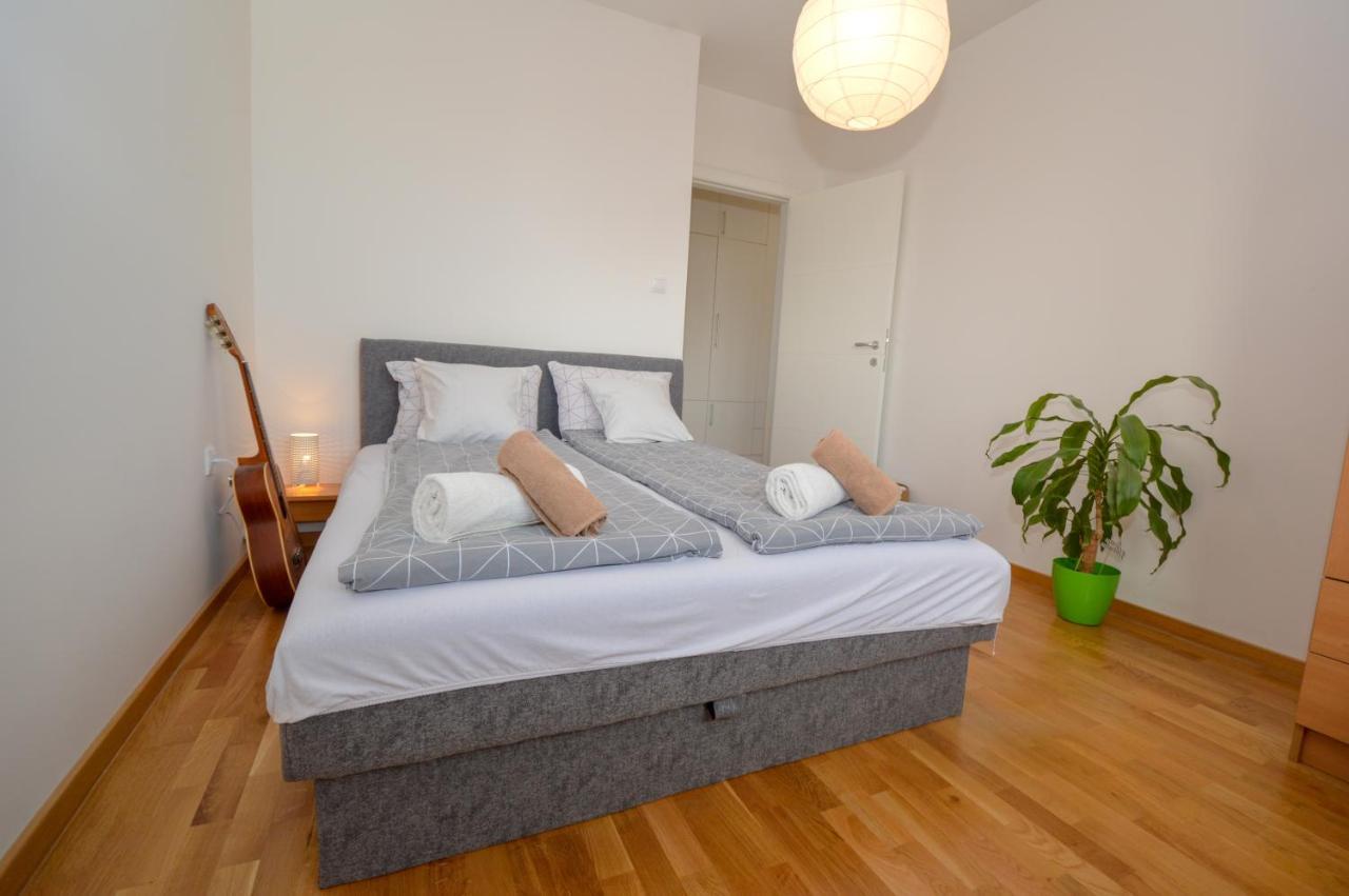 Shine24 - Spacious And Bright Apartment - New Нови-Сад Экстерьер фото