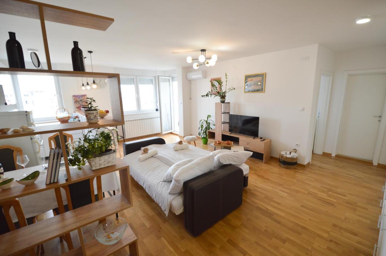 Shine24 - Spacious And Bright Apartment - New Нови-Сад Экстерьер фото