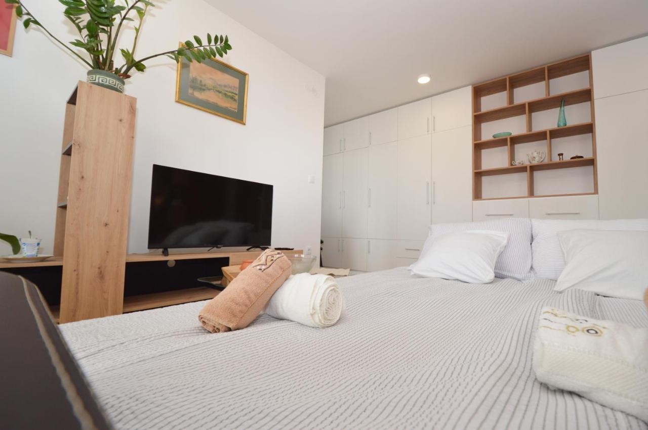 Shine24 - Spacious And Bright Apartment - New Нови-Сад Экстерьер фото