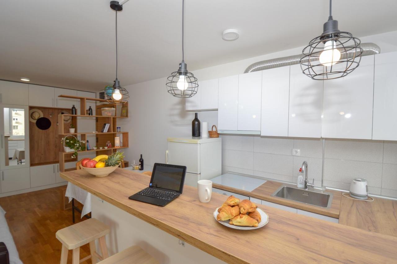 Shine24 - Spacious And Bright Apartment - New Нови-Сад Экстерьер фото