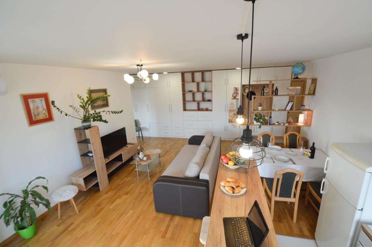 Shine24 - Spacious And Bright Apartment - New Нови-Сад Экстерьер фото